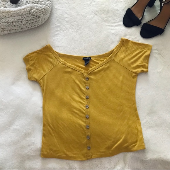 $5 W/ BUNDLE Mustard Ribbed Button Top - Picture 1 of 4
